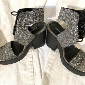 Windsorsmith "PIPPIE" Sting Ray Leather lace-up block heels NWOB Size 7.5